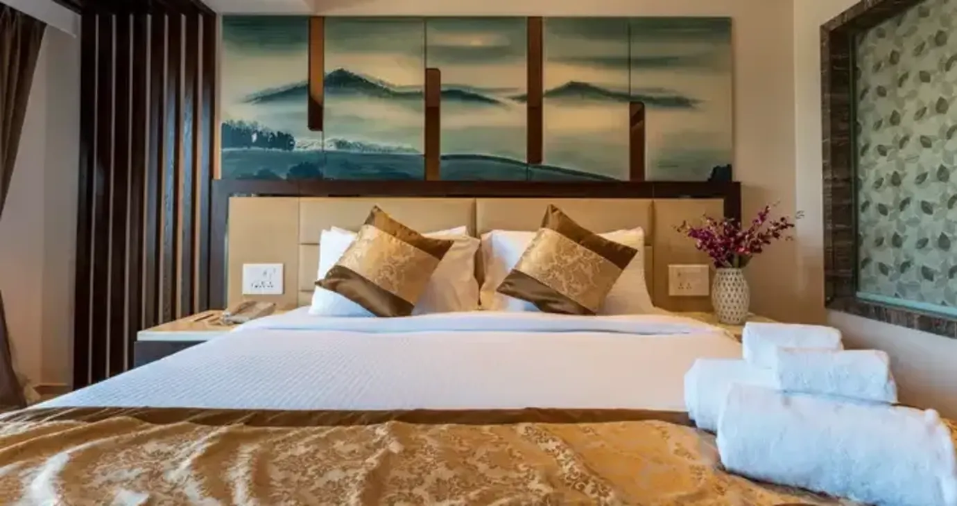 Club Room with Balcony