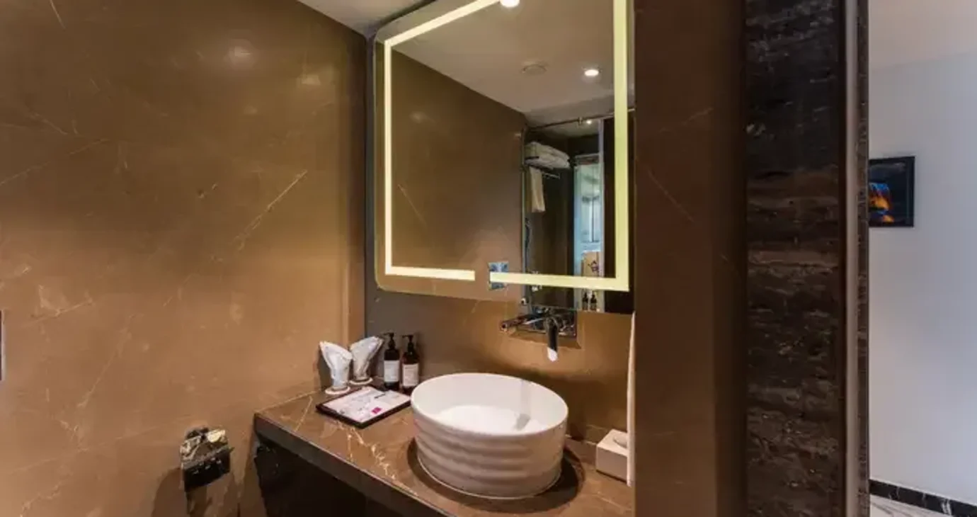 Club Room with Balcony