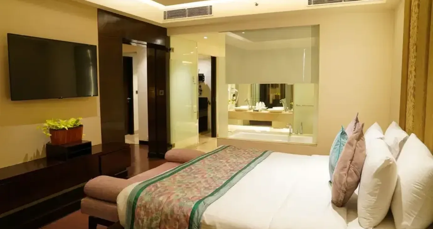 Suite King Room with Bathtub