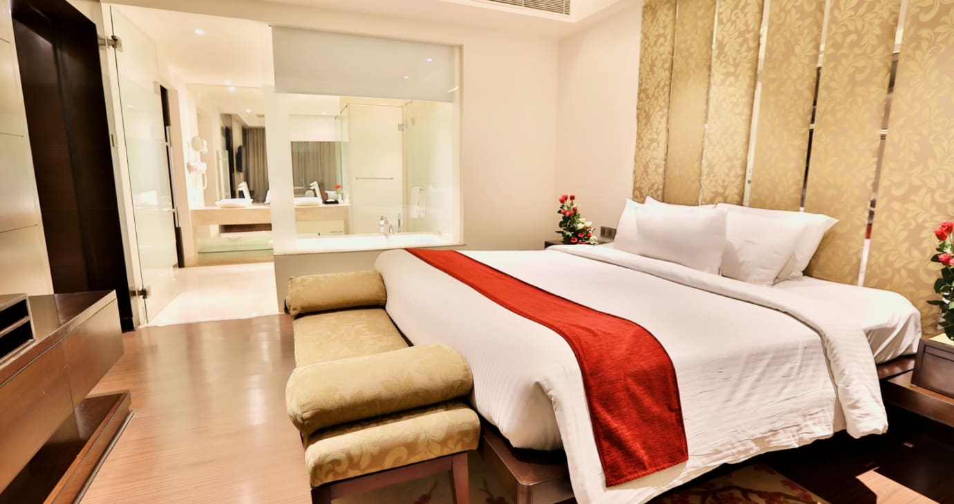 Suite King Room with Bathtub