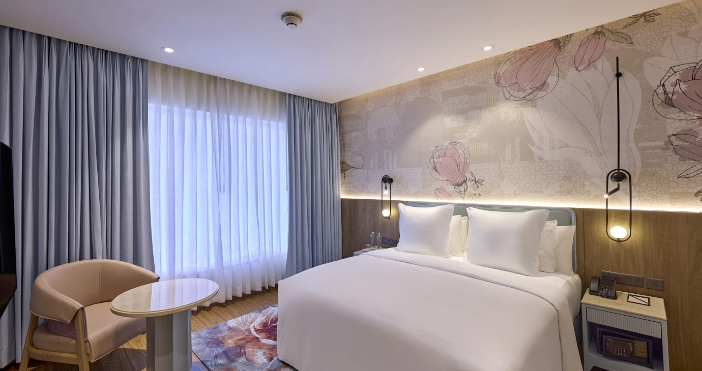 Lifestyle Hotel Near Mumbai Airport T2 | Rooftop Pool & Runway Views