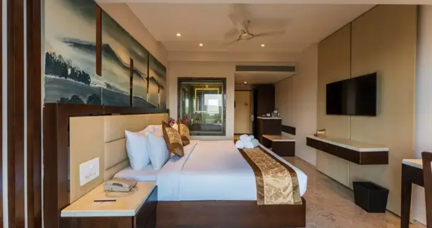 Club Room with Balcony