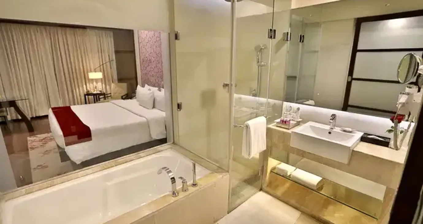 Premium Twin Front View with Bath Tub