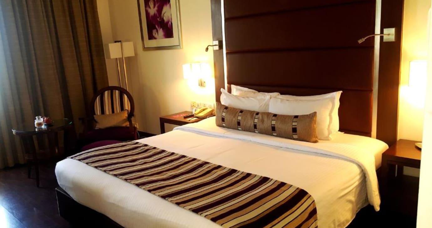 Deluxe Room with Bathtub