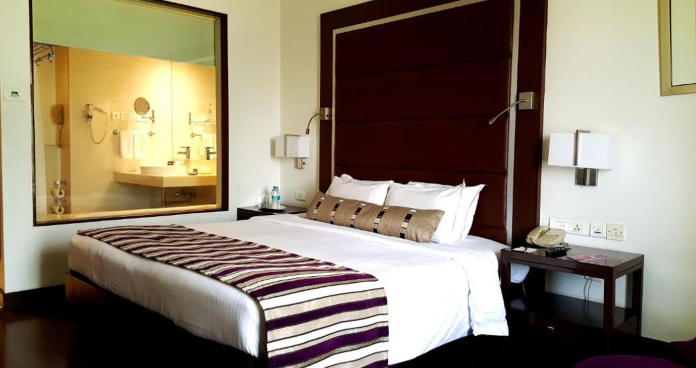 Deluxe Room with Bathtub