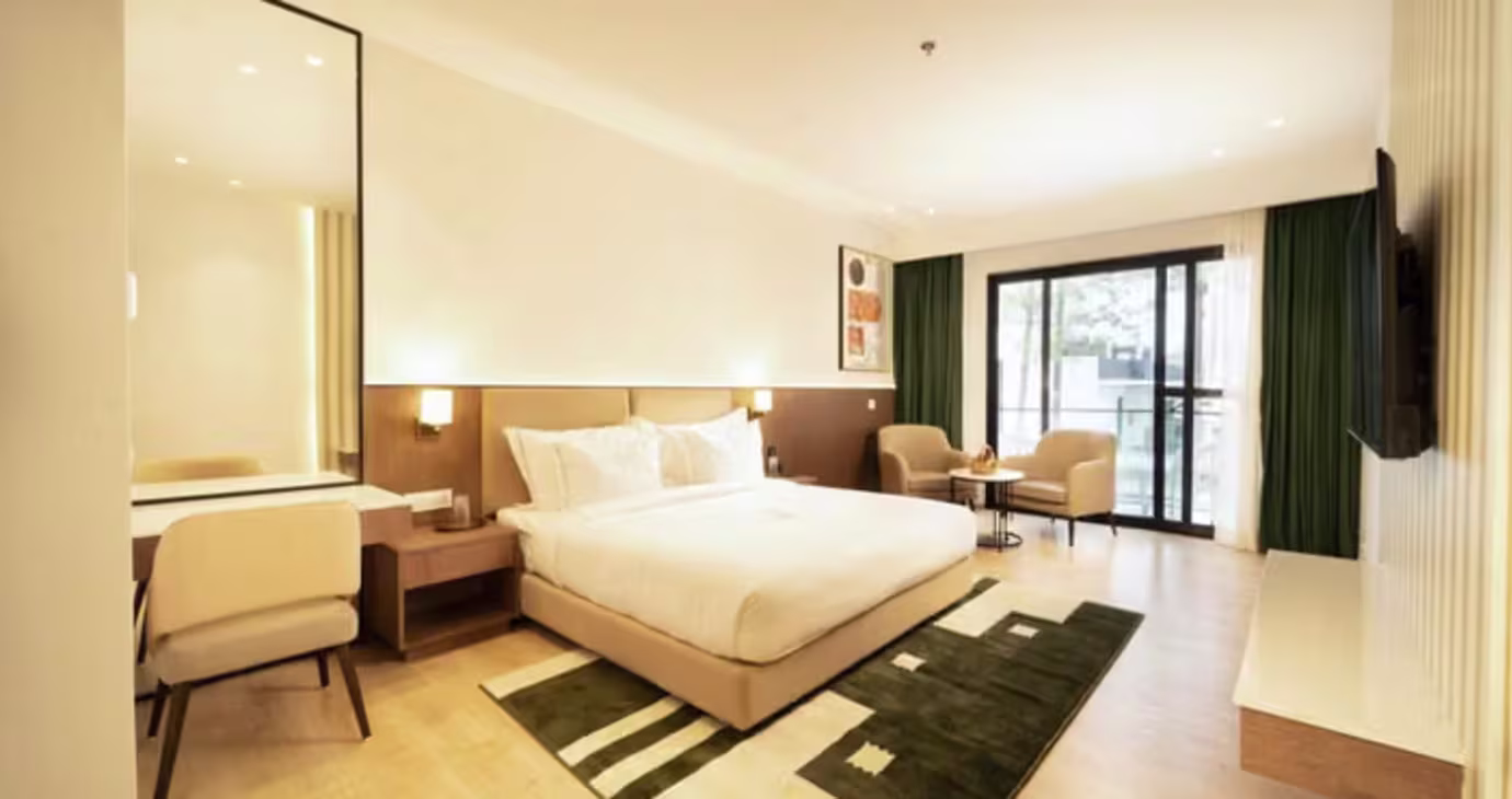 Rosa Room With Balcony