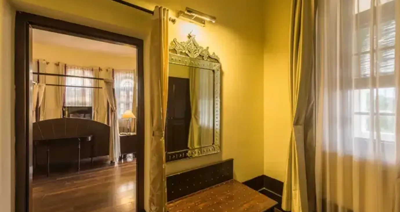 Heritage King Garden View Room with Balcony