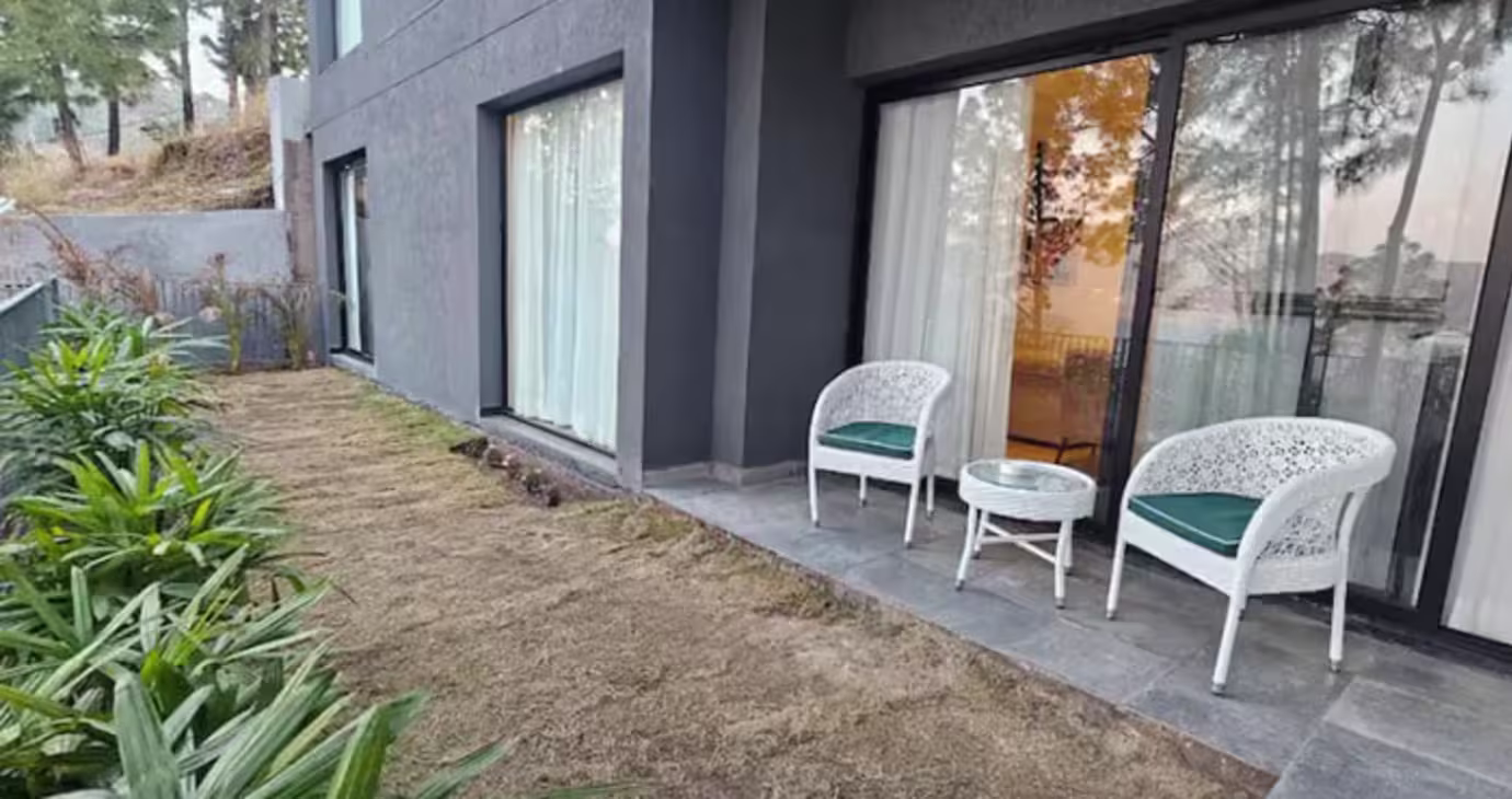 Zinnia Suites Room With Balcony