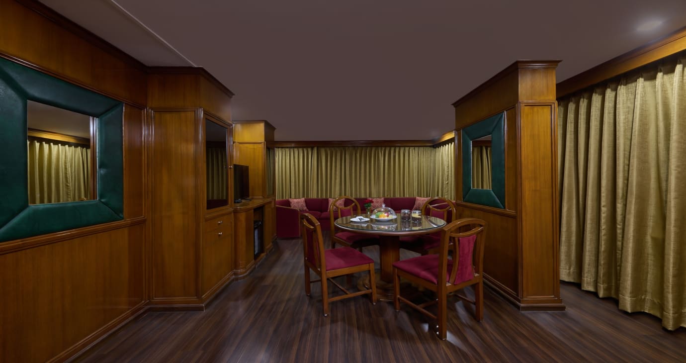 Executive Suite with Bathtub