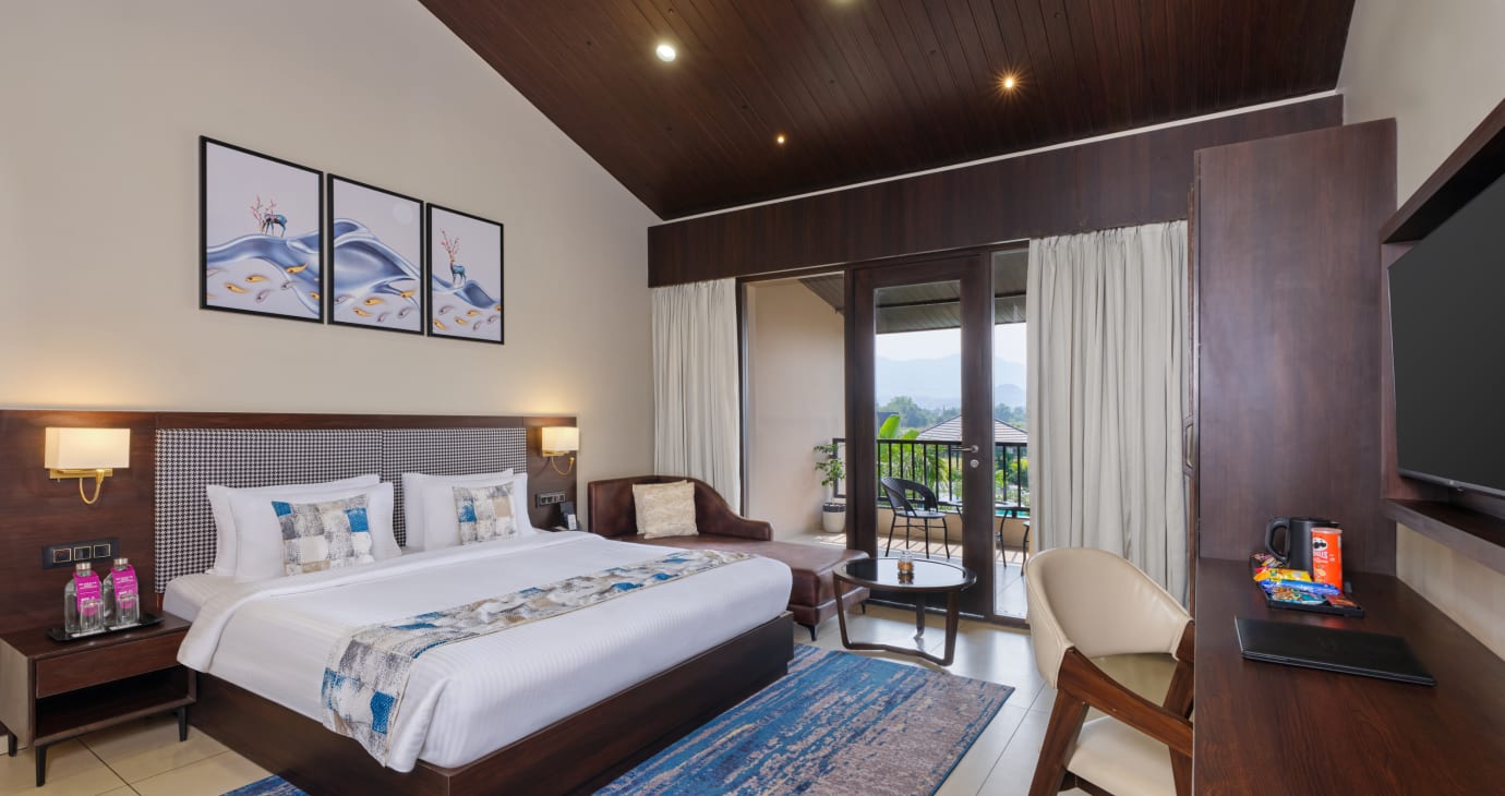 Club Room with Balcony