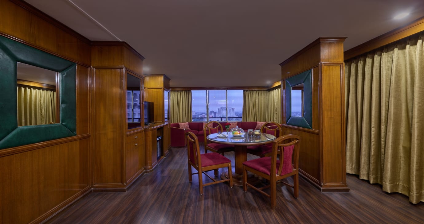 Executive Suite with Bathtub
