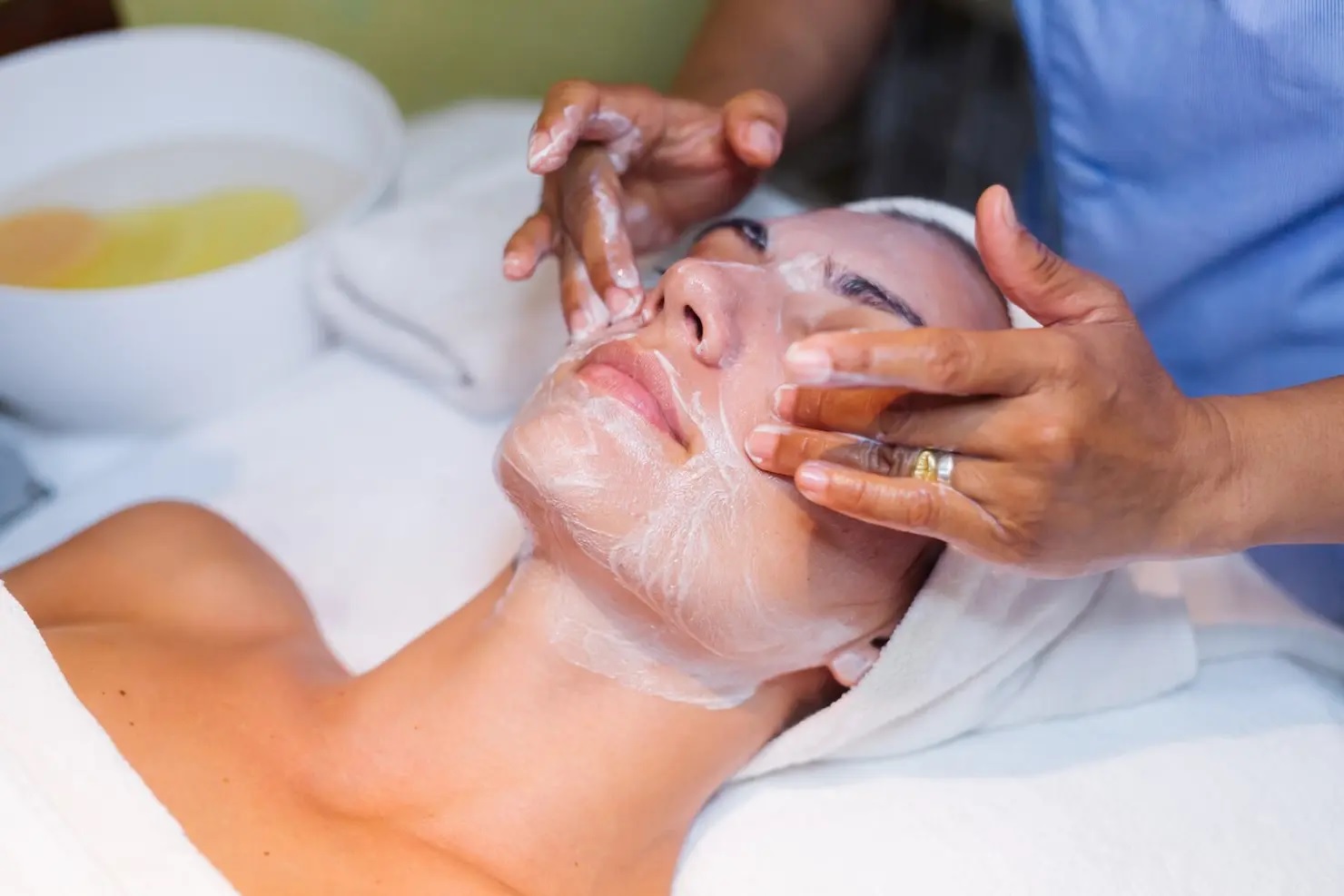Totok Wajah + Facial