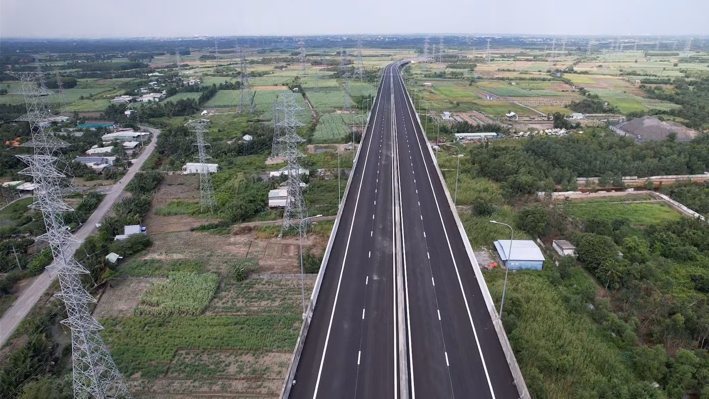 Cao tốc Bến Lức - Long Thành trước giờ thông tuyến- Ảnh 3.