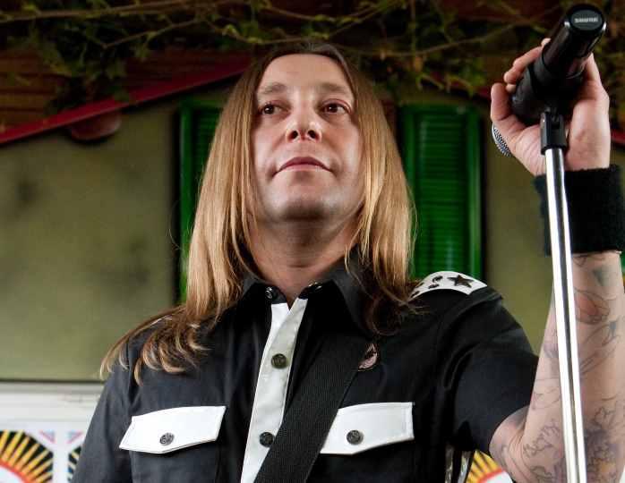 «Они говорят на двух языках»: Шура из «Би-2» объяснил, почему его дети живут в Америке