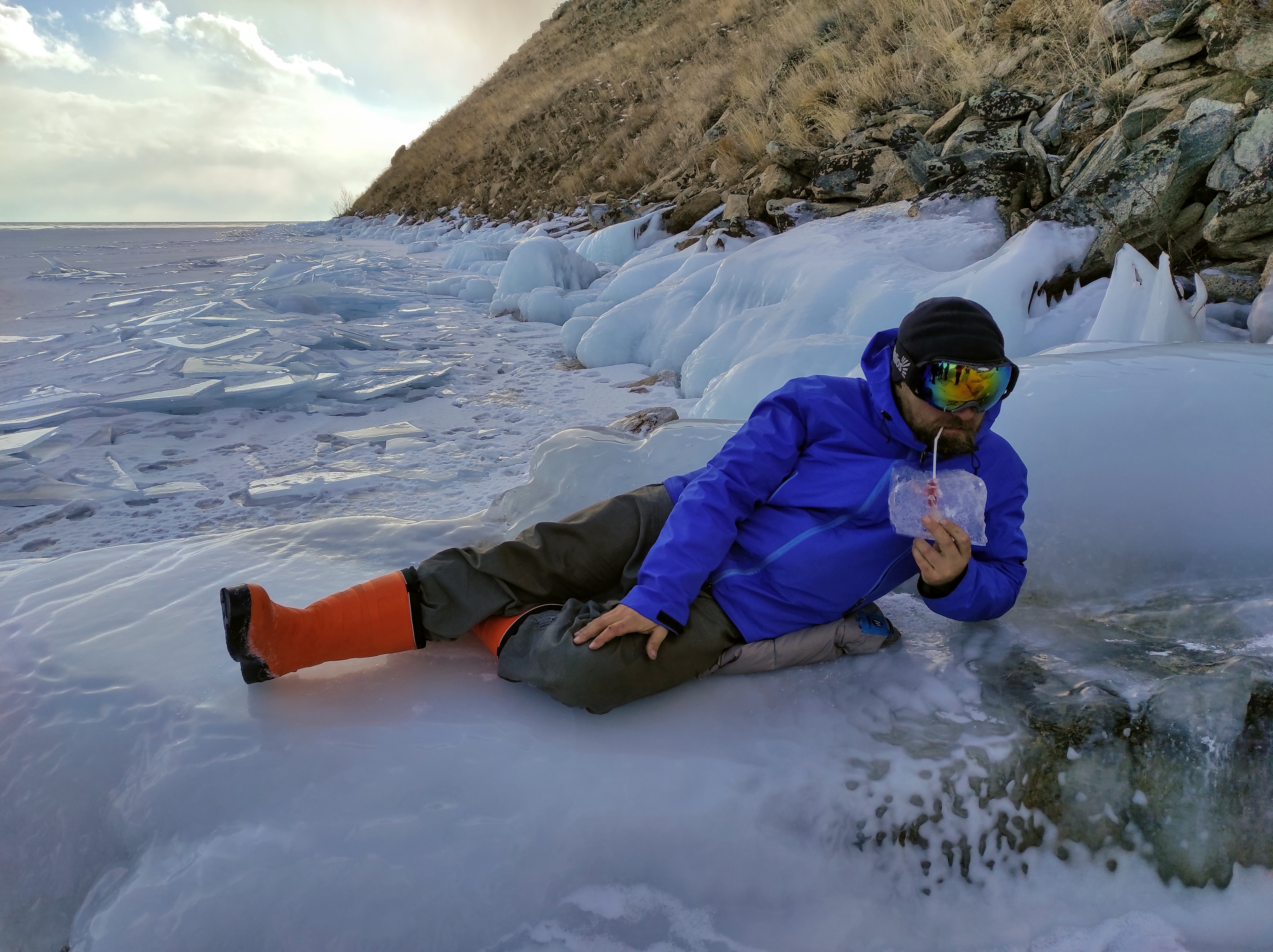 Отдых на льду Байкала