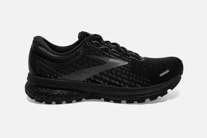 brooks all black running shoes