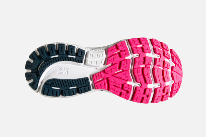 hot pink brooks running shoes