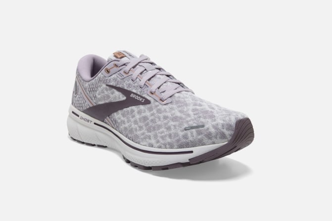 brooks walking shoes women's