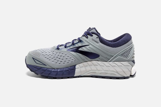 brooks shoes beast 18