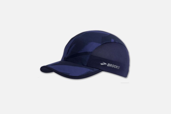 brooks run thru hat