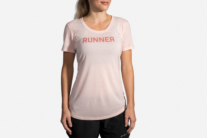 brooks distance graphic tee