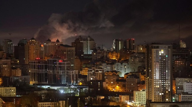 Russia Threatens to Intensify Attacks on Kyiv and Urges Foreigners to Leave Ukraine