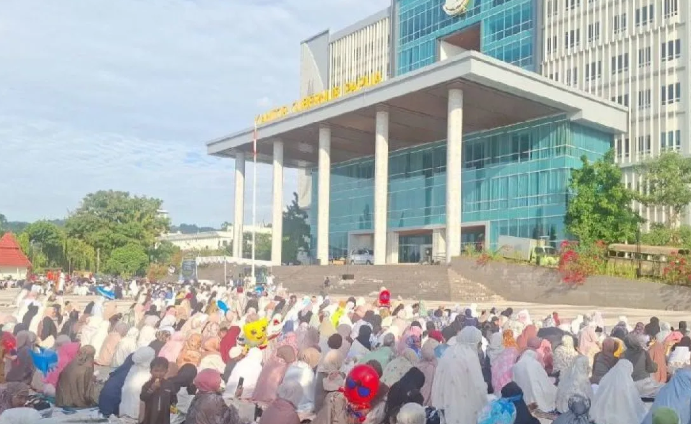 Papua Governor Urges Community to Foster Unity During Eid al-Adha