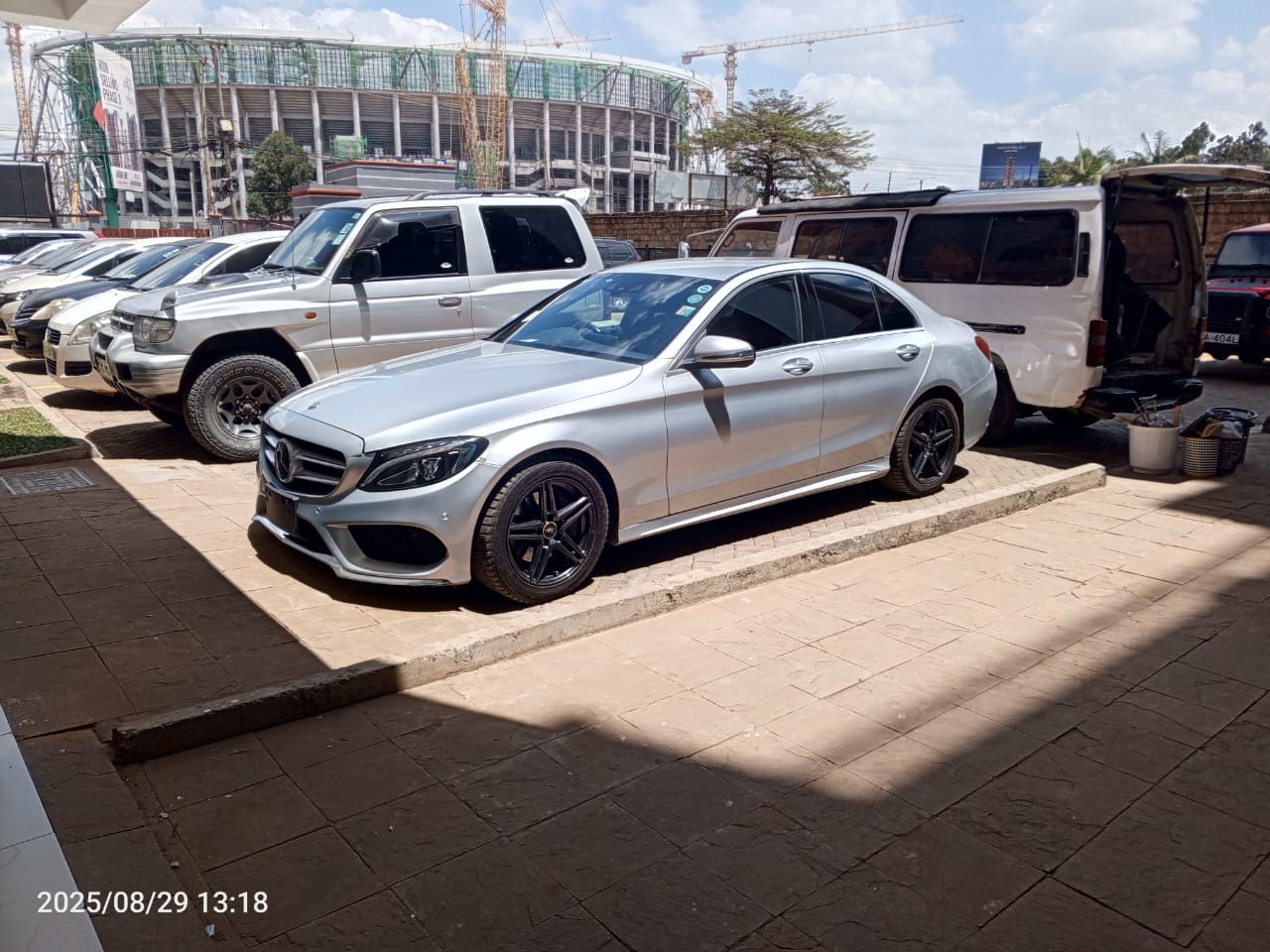 Mercedes-Benz C200 image 1