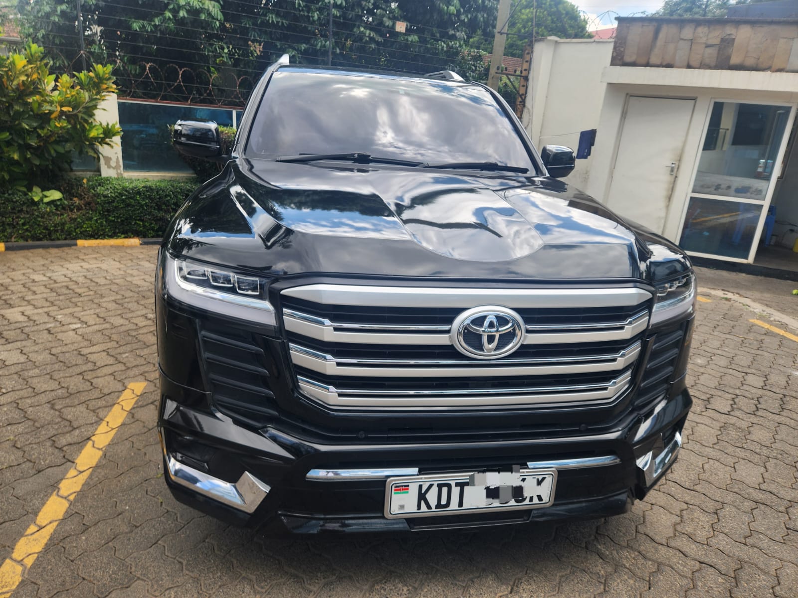 Toyota Land Cruiser TX image 1
