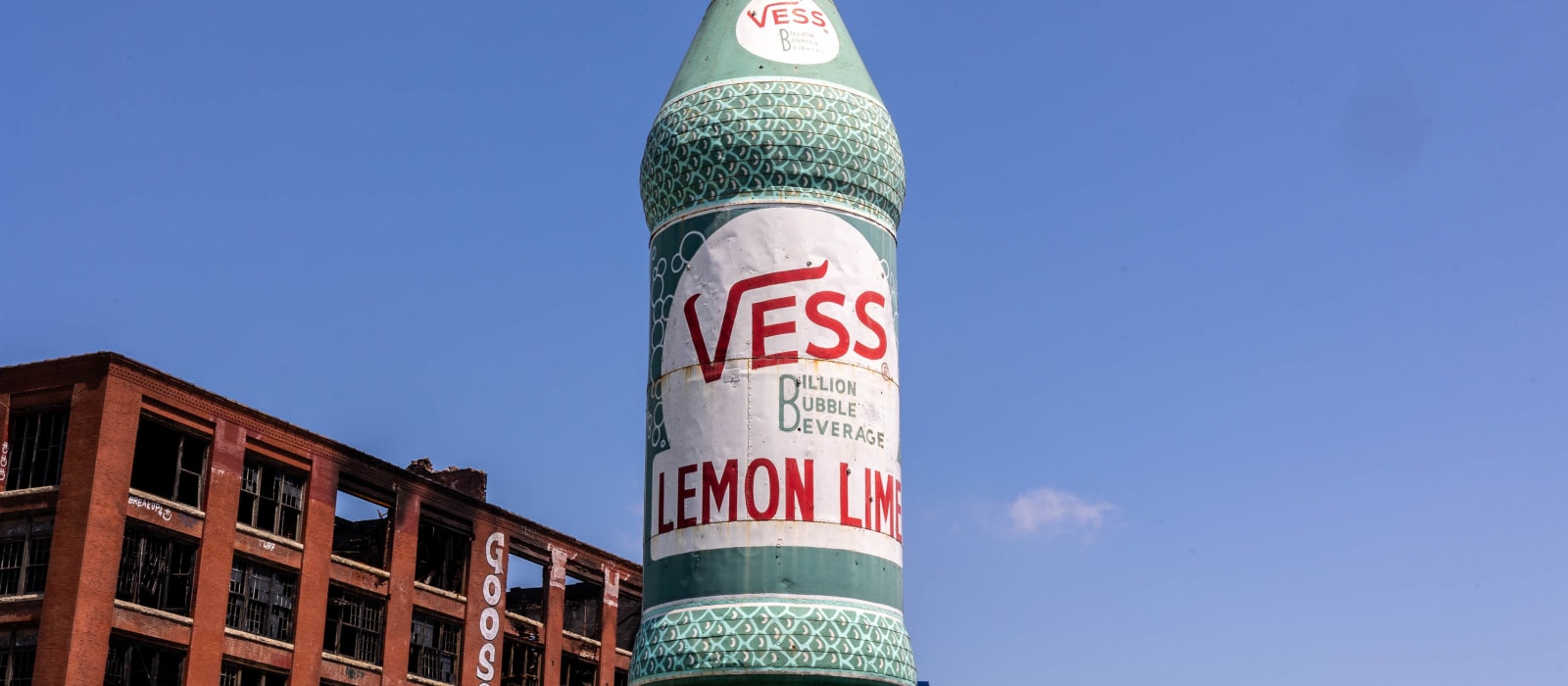 Vess Advertising Device