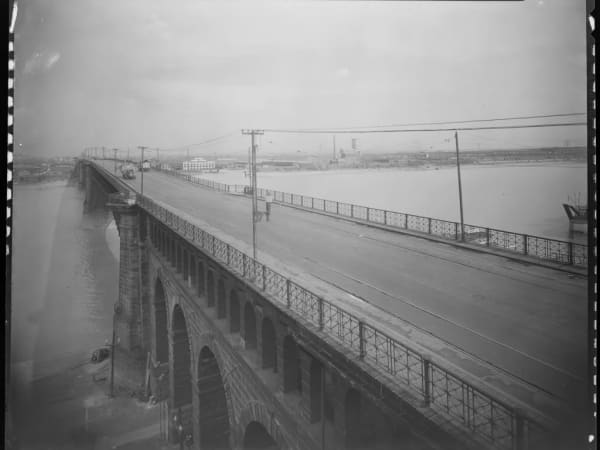 Eads Bridge under construction