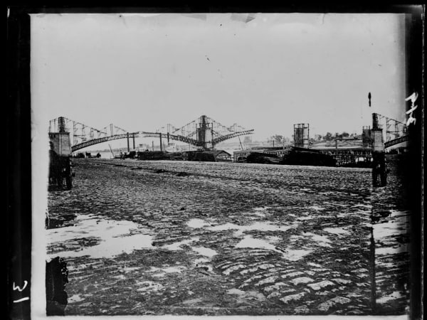 Eads Bridge under construction