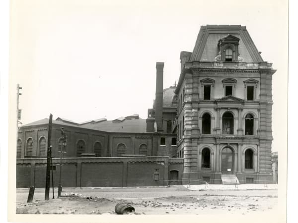 Four Courts Building, Clark and Eleventh