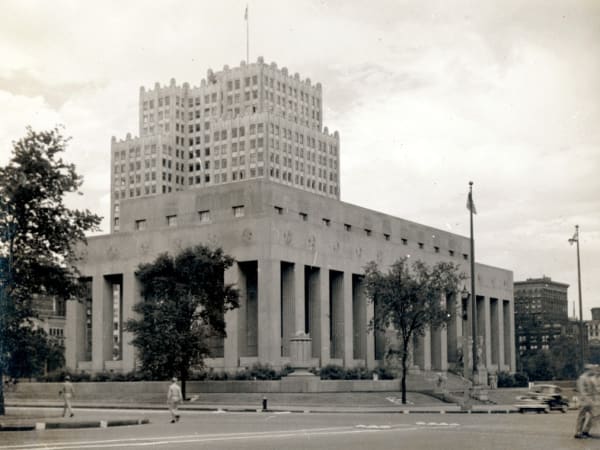Soldiers Memorial (World War I). 1315 Chestnut Street.