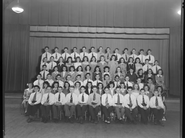 Laclede School: Graduates - June 1943