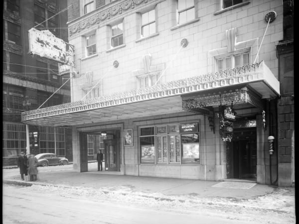 ENTRANCE TO THE LENNOX HOTEL ON WASHINGTON AVENUE AT NORTH 9TH STREET