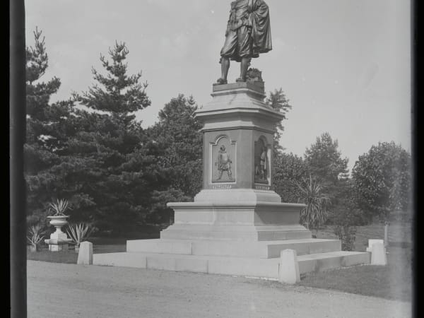 William Shakespeare Statue in Tower Grove Park