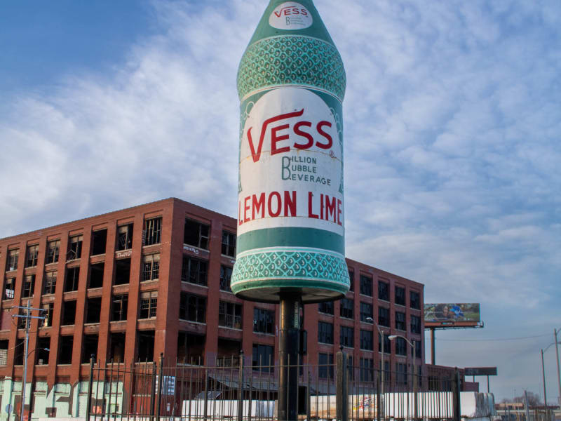 Vess Advertising Device