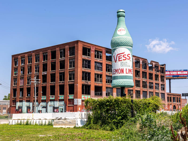 Vess Advertising Device