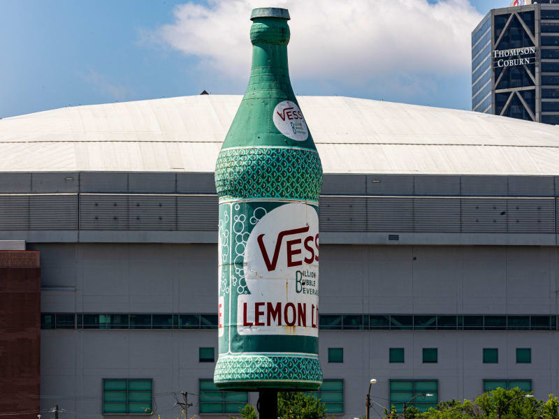 Vess Advertising Device