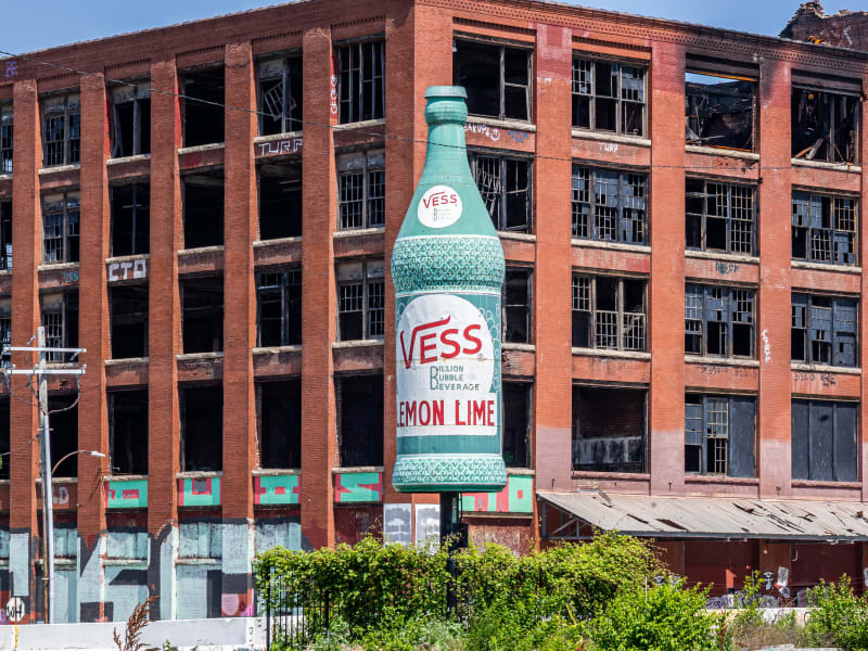 Vess Advertising Device