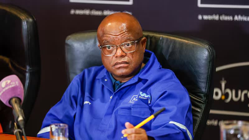 Photo:Joburg issues smart-card permits to over 160 informal traders in CBD– South African Daily”