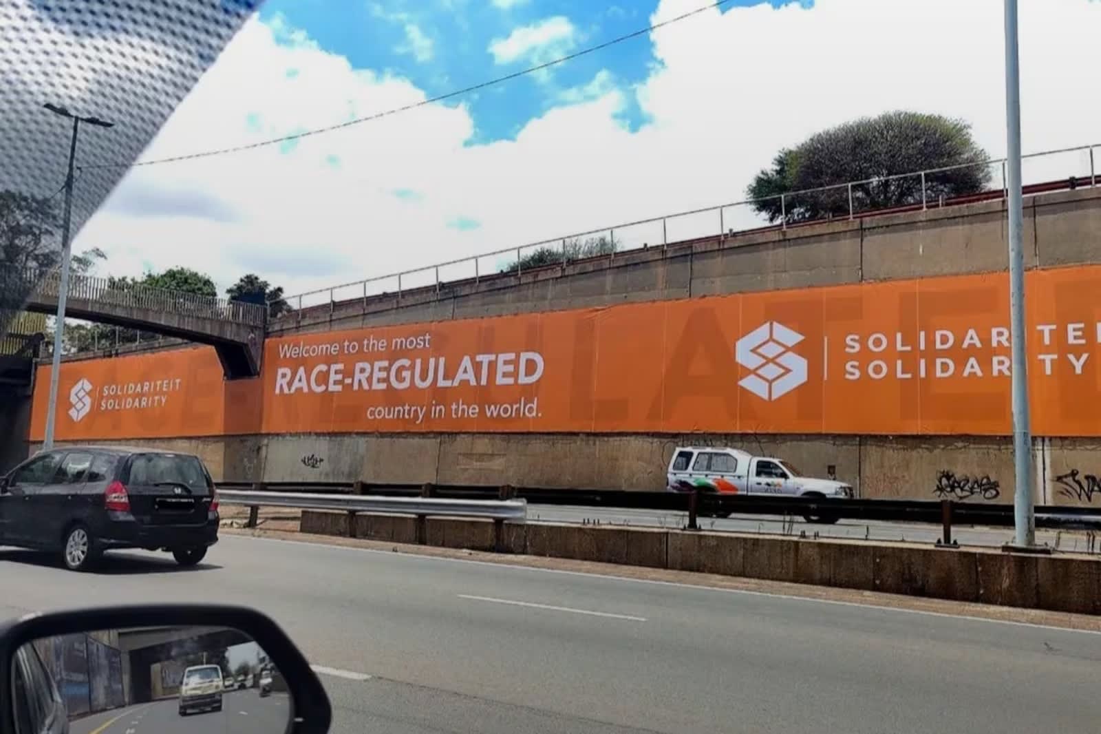 Photo:Solidarity and Johannesburg Metro settle banner dispute after legal tension– South African Daily”