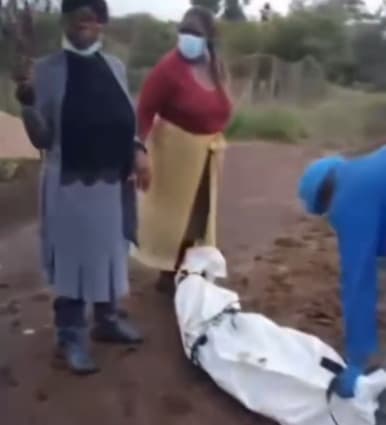 Photo:Body carried through mud after mortuary van gets stuck– South African Daily”