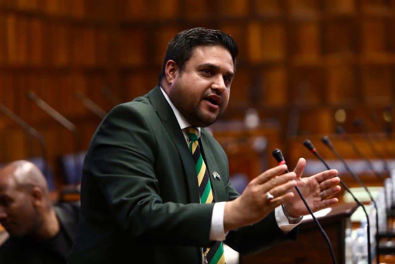 Photo:Premier Alan Winde reported to Public Protector over undeclared sponsored trip – South African Daily