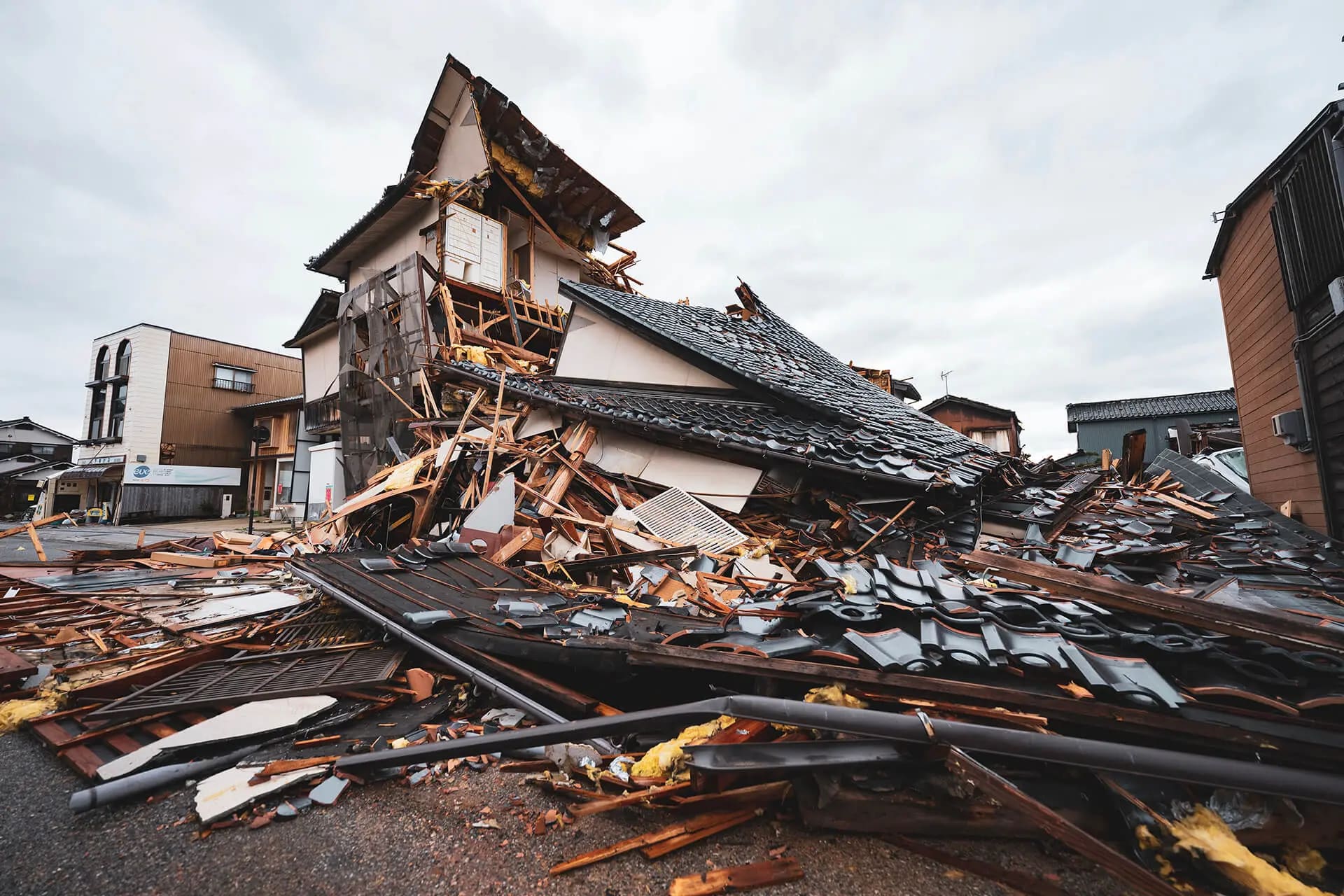 Photo:Powerful 7.6 Quake Off Japan Triggers Tsunami Alerts– South African Daily”