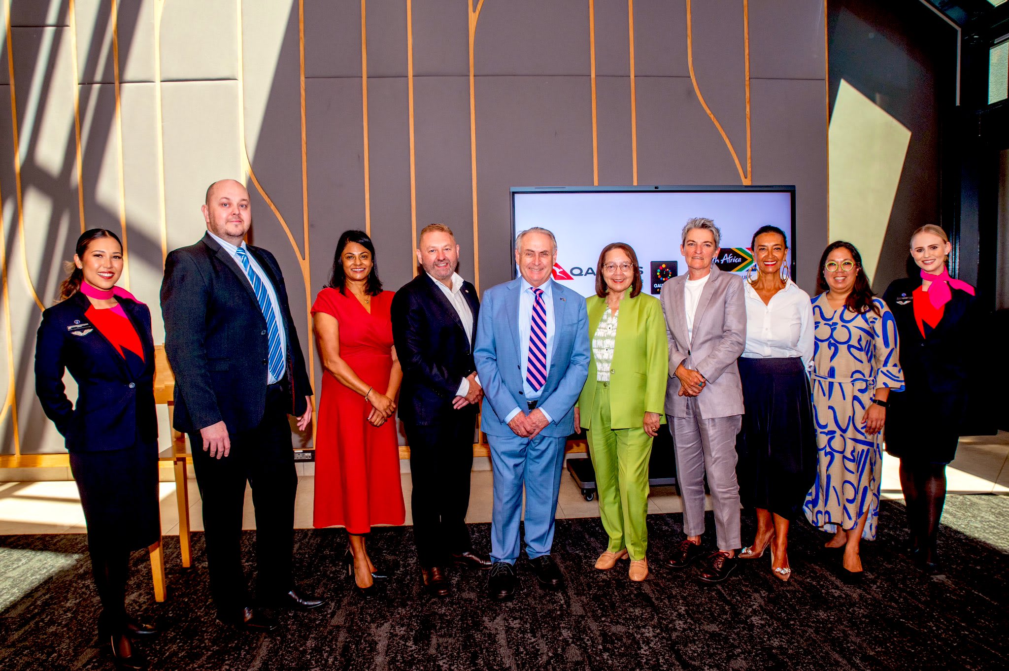 Photo:De Lille welcomes new Qantas Joburg–Perth direct flight boost– South African Daily”