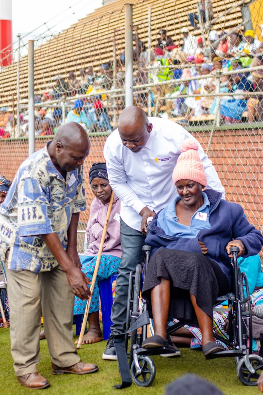 Photo:Collen Mashawana Foundation hosts third annual elderly Christmas celebration in Limpopo – South African Daily