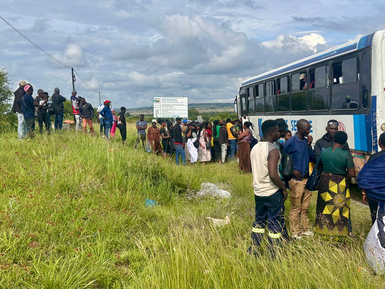 Photo:Overloaded cross-border bus with 117 occupants stopped on N1 near Polokwane– South African Daily”