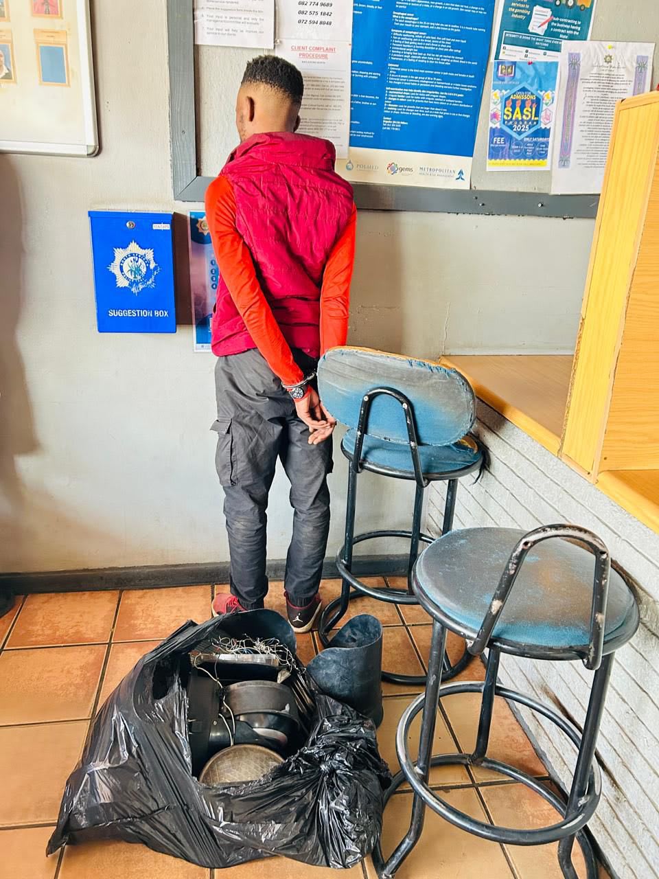 Photo:Suspect found using stolen traffic lights in his home– South African Daily”